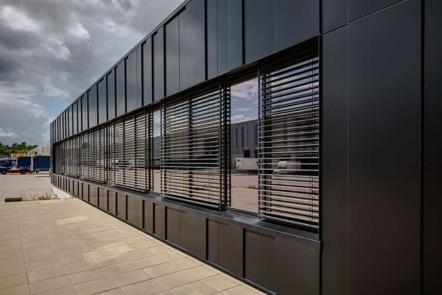 Environmentally friendly logistics building clad with façade cassettes, Hedelandsvej 28B, 2640 Hedehusene, Denmark